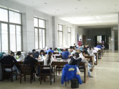 武漢工程大學(xué)自考圖書(shū)館內(nèi)部自習(xí)室